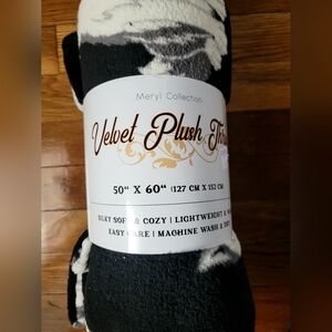 Velvet Plush Throw 50x60"